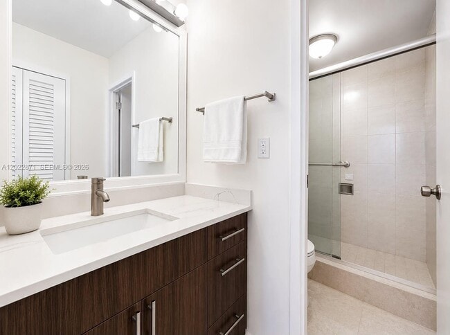 Building Photo - 2899 Collins Ave