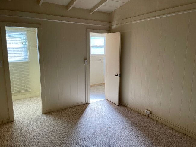 Building Photo - David Avenue (1211)