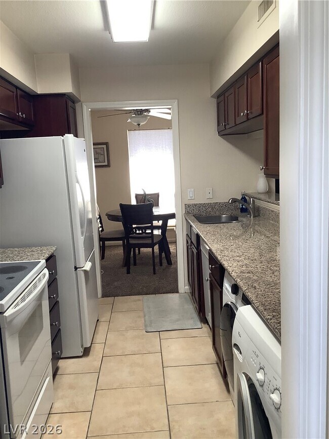 Building Photo - 682 Oakmont Ave