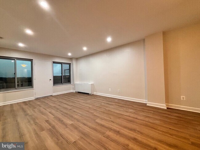 Building Photo - 5340 Holmes Run Pkwy