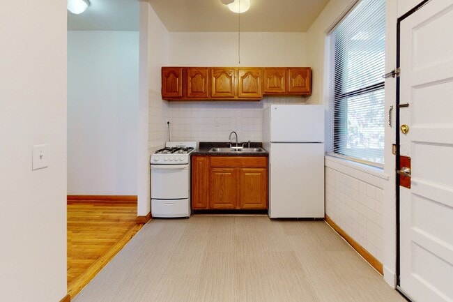 Building Photo - 1018 E. 54th Street