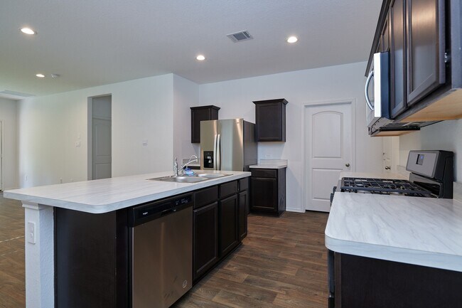 Building Photo - 16877 Short Pnes Dr