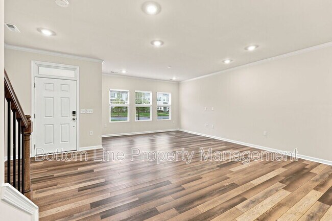 Building Photo - 2312 Kasota Ln