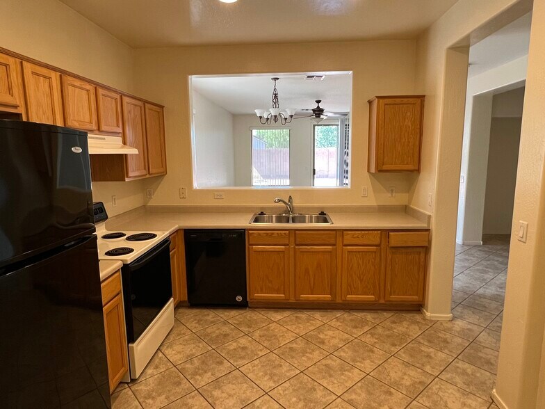 Building Photo - 3265 E Hampton Ln