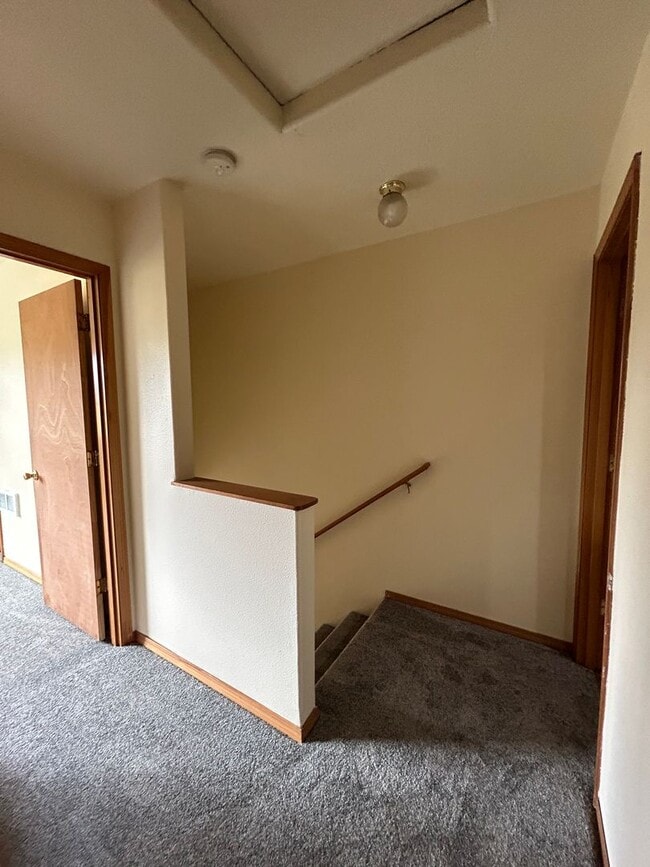 Building Photo - Fabulous 2 bed, 2 bath townhome with garage available for lease!