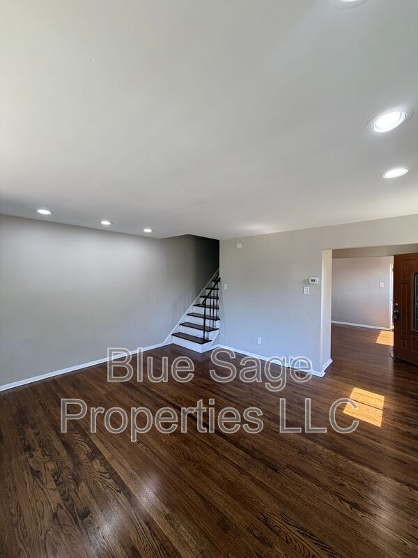 Building Photo - 205 Juniper Rd