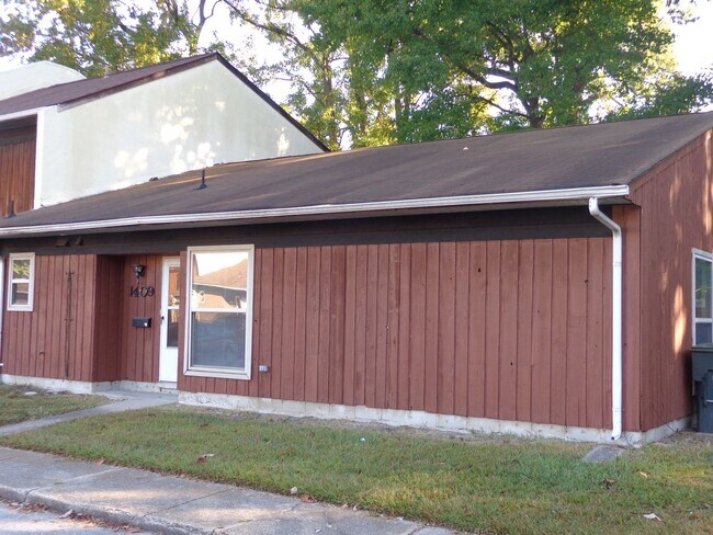 Building Photo - SAINT ANDREWS PLACE