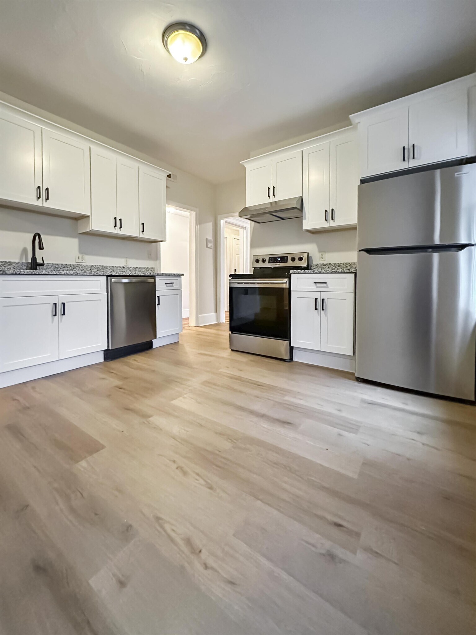 Building Photo - 55 Hollander St
