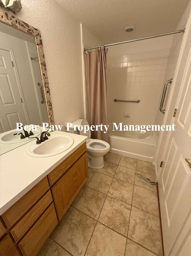 Building Photo - GREAT Price on this Spacious 2-Bed, 2-Bath Condo Retreat"