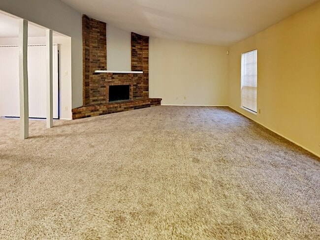 Building Photo - No Application Fee* Plus $250 Off First & ...
