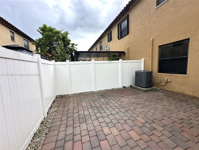 Building Photo - 9374 W 32nd Ln