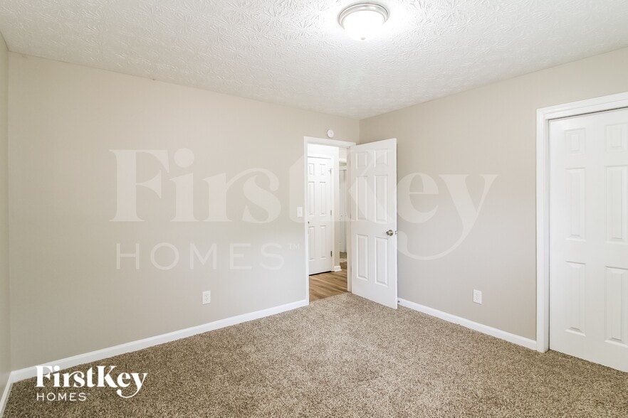 Building Photo - 165 Fireside Way