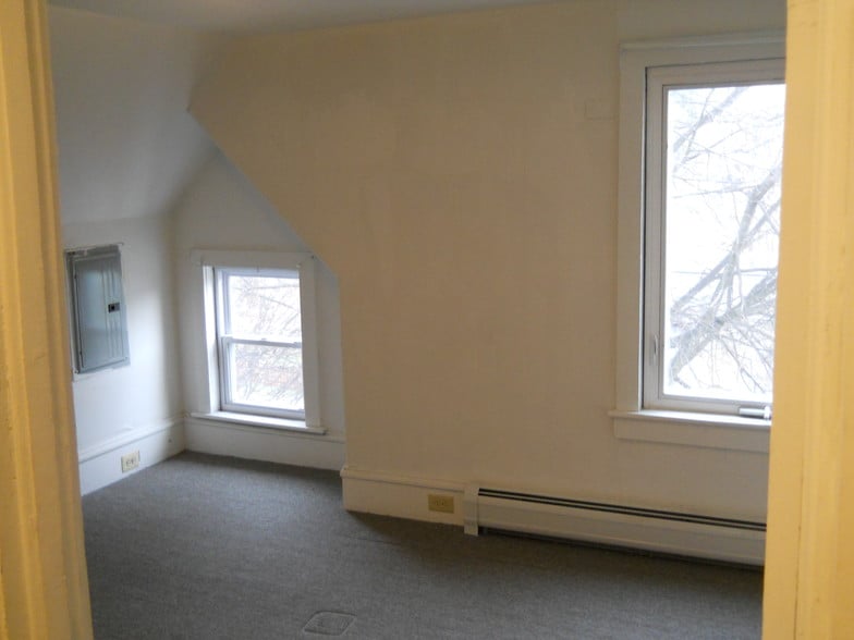 Building Photo - 43 N Willard St