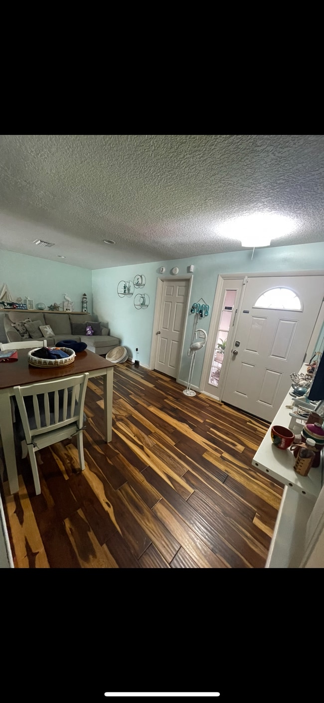 Building Photo - 1545 Foxridge Run SW