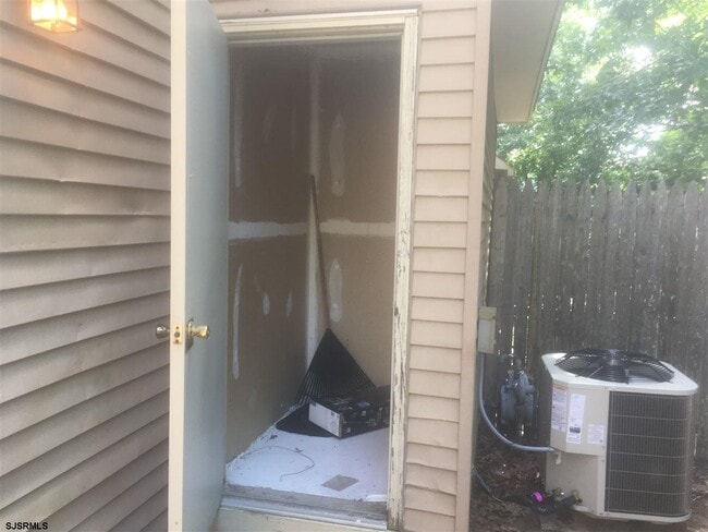 Building Photo - 15 Cambridge Townhouse Dr