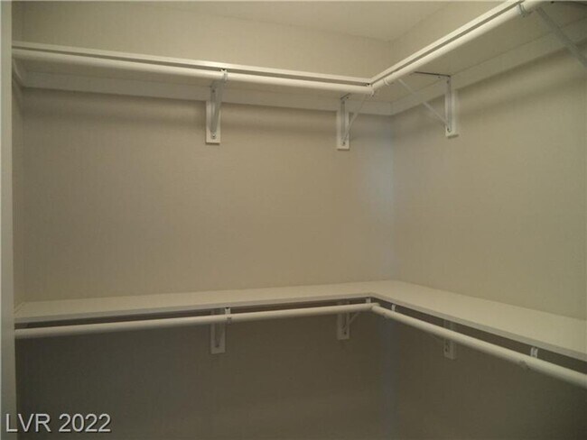 Building Photo - BEAUTIFUL FIRST FLOOR CONDO IN GATED COMMU...