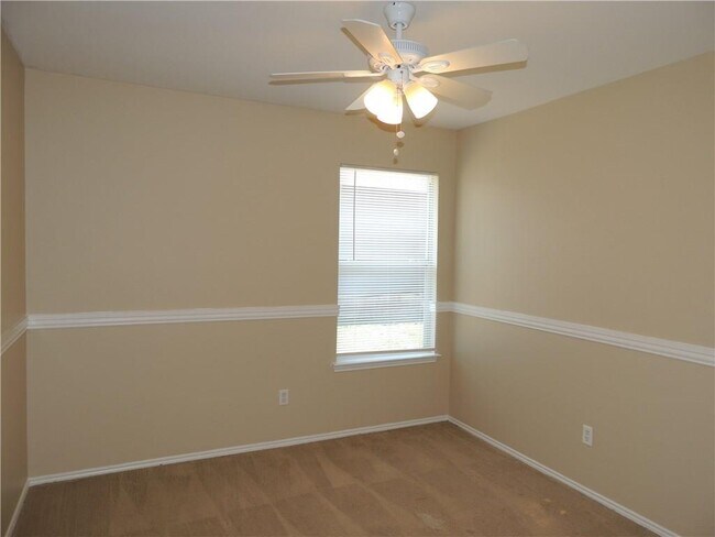 Building Photo - 315 Feathergrass Dr