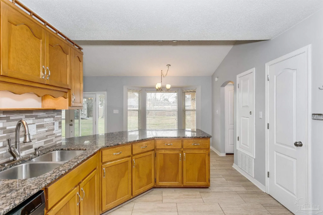Building Photo - 4917 Alvin Dr
