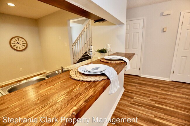 Building Photo - 3 br, 2.5 bath House - 606 Sheafe Court
