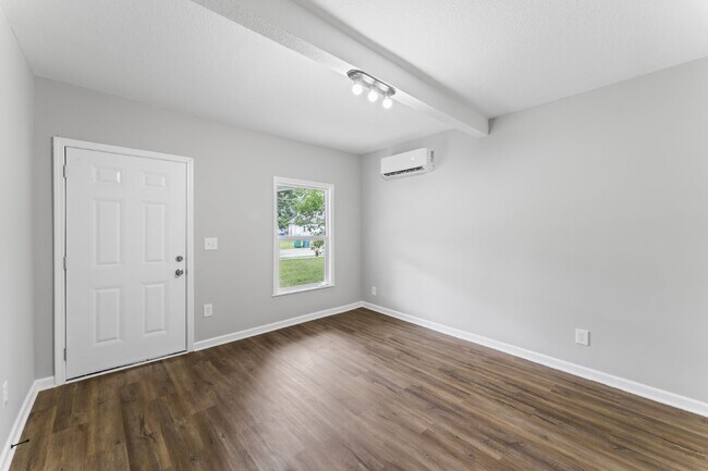 Building Photo - 321 Mill St