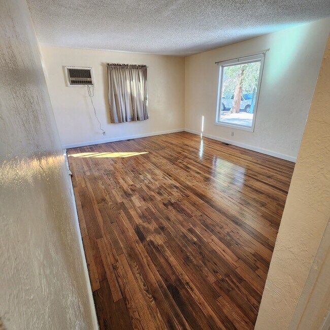 Building Photo - 1608 Claremont Ave