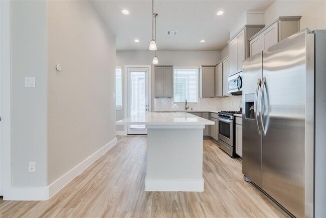 Building Photo - 7705 Rainbow Cl