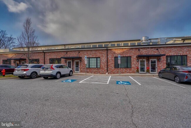 Building Photo - 3015 Hockley Mill Dr