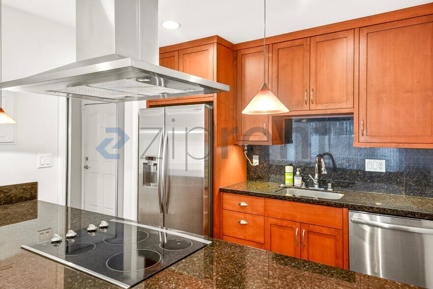 Building Photo - 14335 Huston St