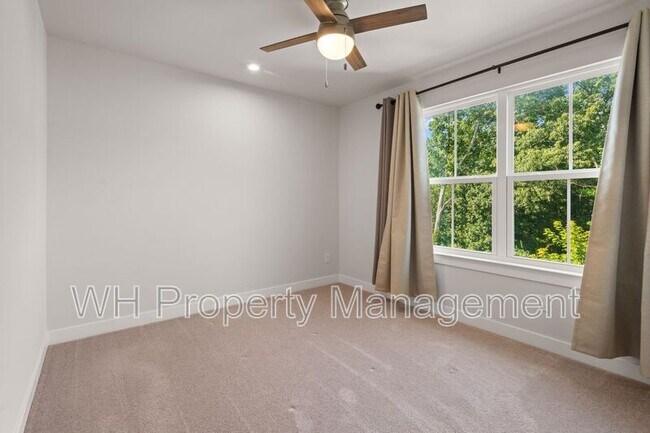 Building Photo - 441 Chinook Dr
