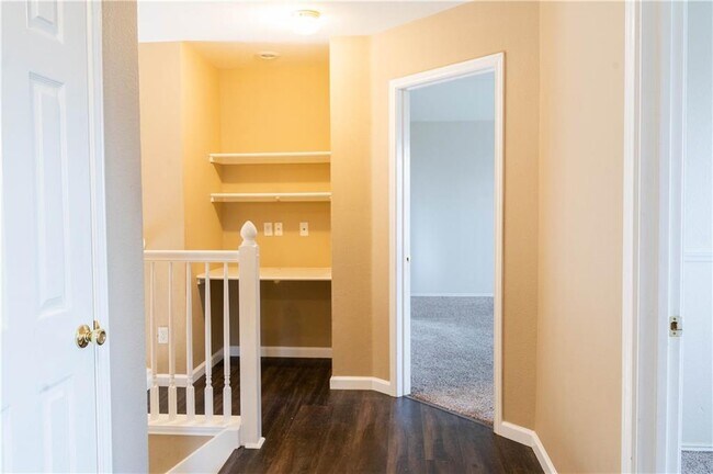 Building Photo - 1608 Diana Dr