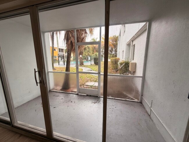 Building Photo - 1505 Crescent Cir