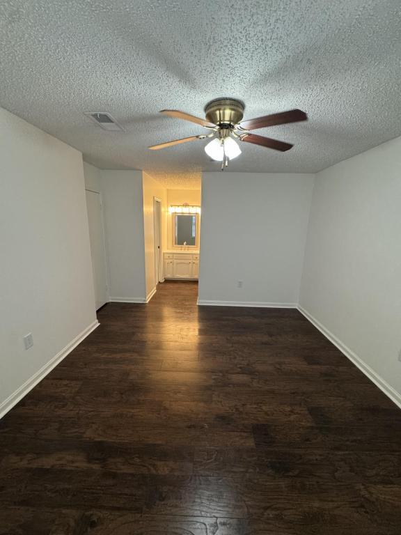 Building Photo - 1413 Briarhurst Dr