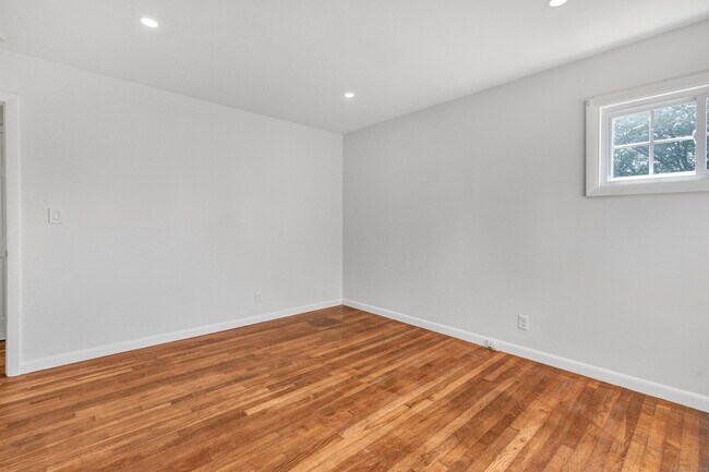 Building Photo - 19 Sunset Dr