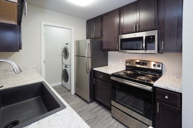 Building Photo - 3235 Mill Creek Dr