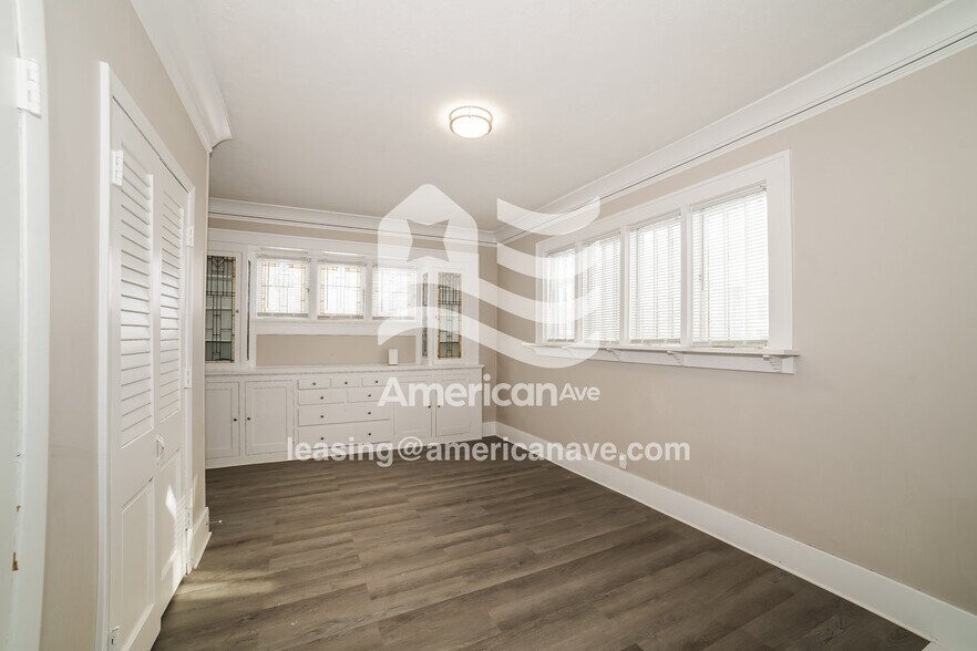 Building Photo - 1217 N Bourland Ave