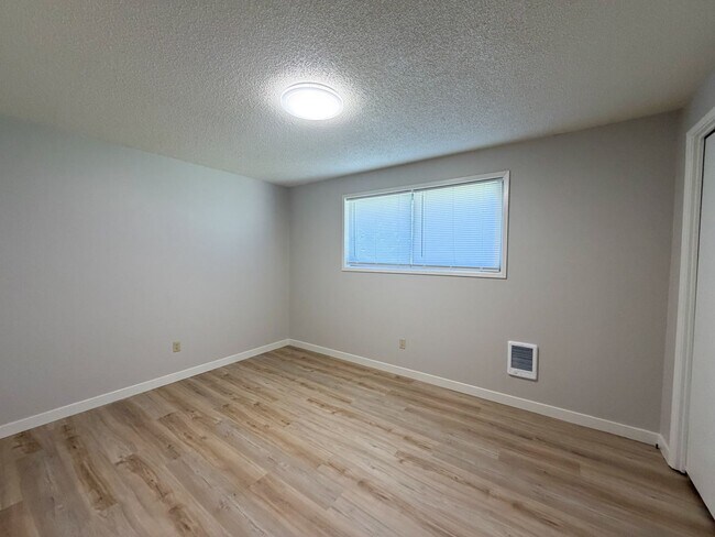 Building Photo - 6131-6131 Onyx Ave