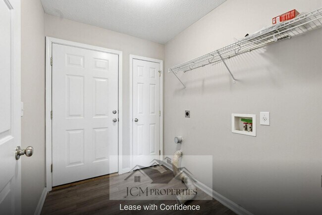 Building Photo - 2016 Willis Dr