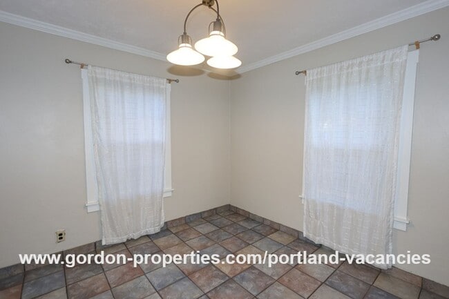 Building Photo - MOVE IN SPECIAL: SE Cesar E Chavez Blvd - ...