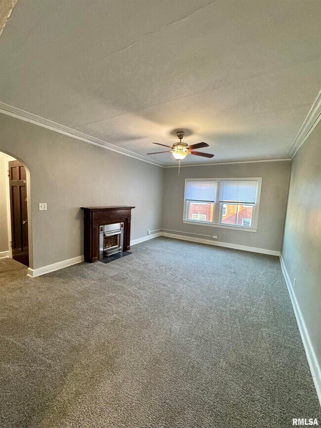 Building Photo - 2028 7th Ave