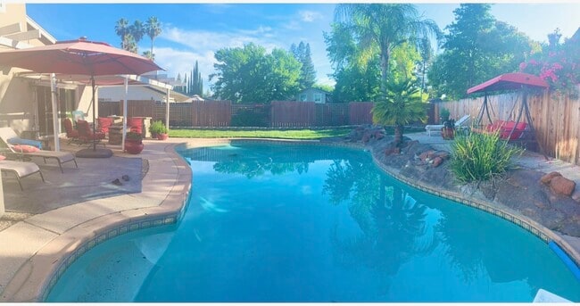 Building Photo - 8325 Garry Oak Dr