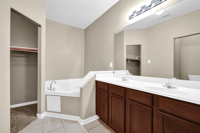 Building Photo - 4618 San Jacinto River Dr