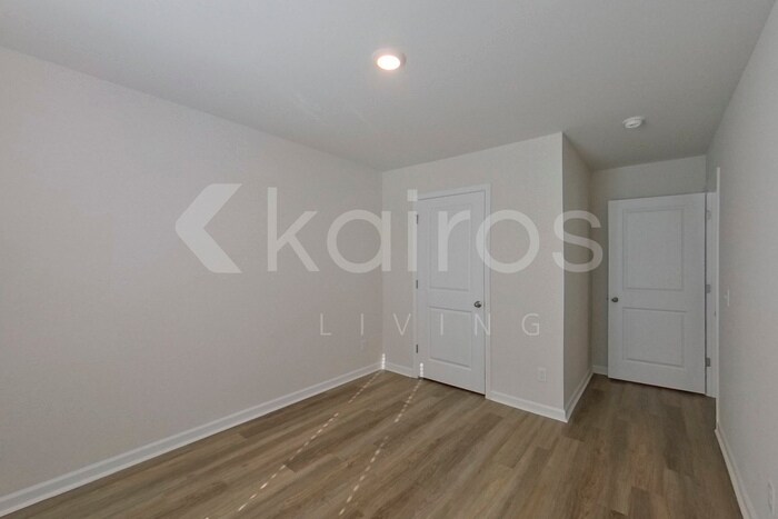 Building Photo - 105 Inez Ave