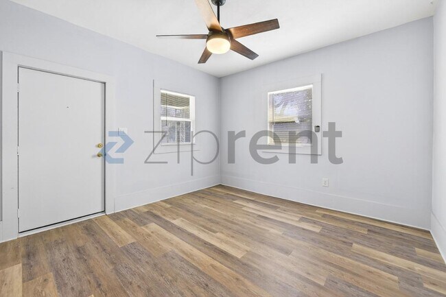 Building Photo - 309 Park St