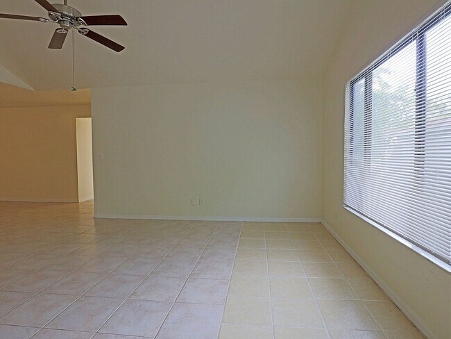 Building Photo - Duplex Cape Coral 3723