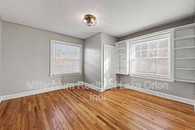 Building Photo - 419 W Iroquois Rd