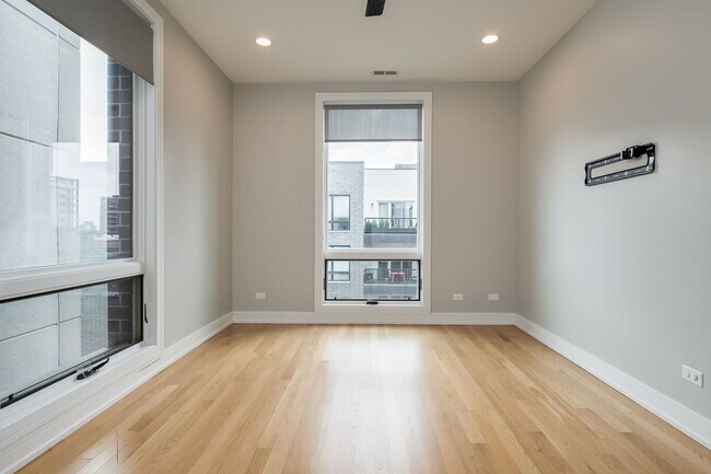 Building Photo - 680 N Milwaukee Ave