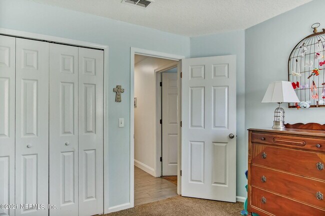 Building Photo - 3433 Heron Dr N