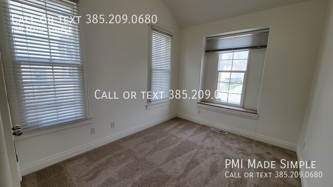 Building Photo - 3042 E Somerset Dr