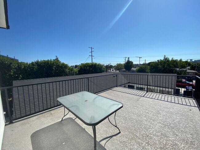 Building Photo - NEW 4BD/2BA, Large Balcony!!