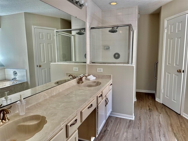 Building Photo - 7114 River Ml Dr